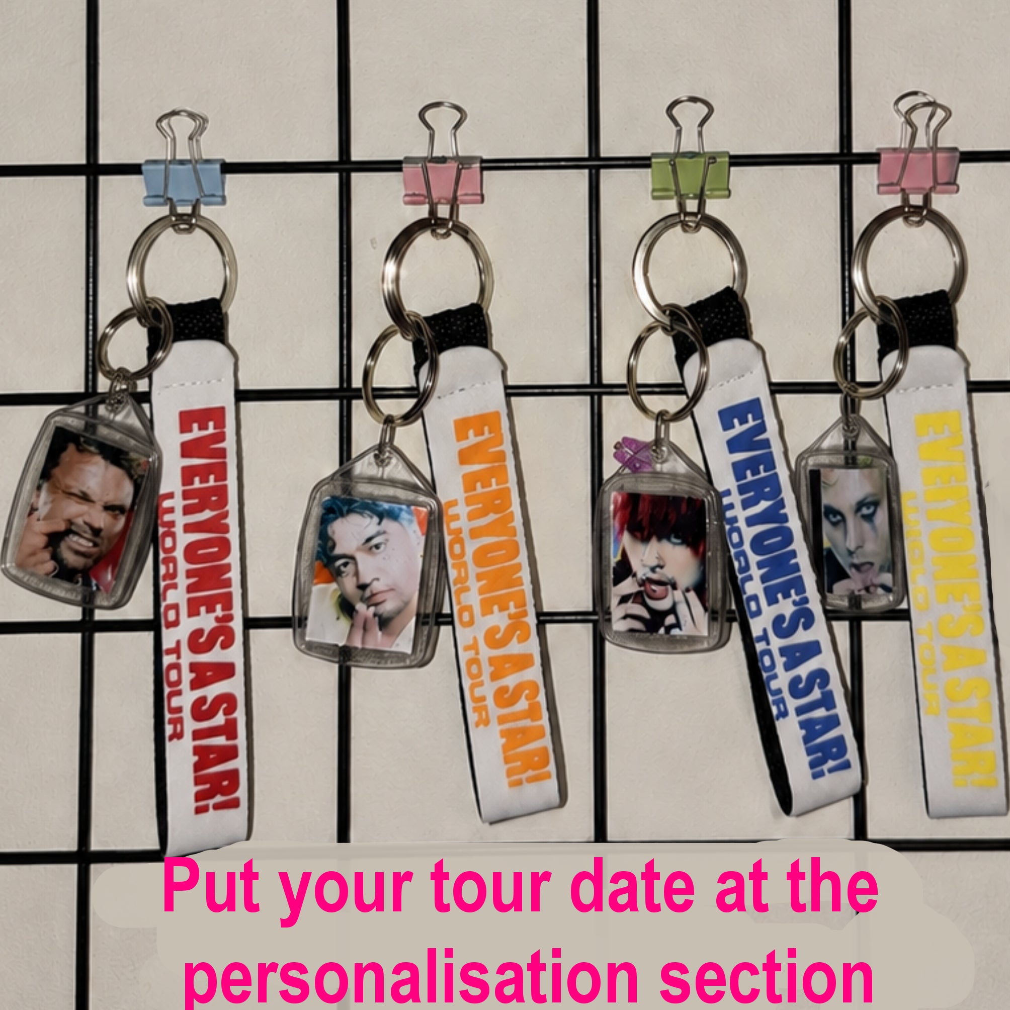 5Sos everyone's a Star Luke keychain