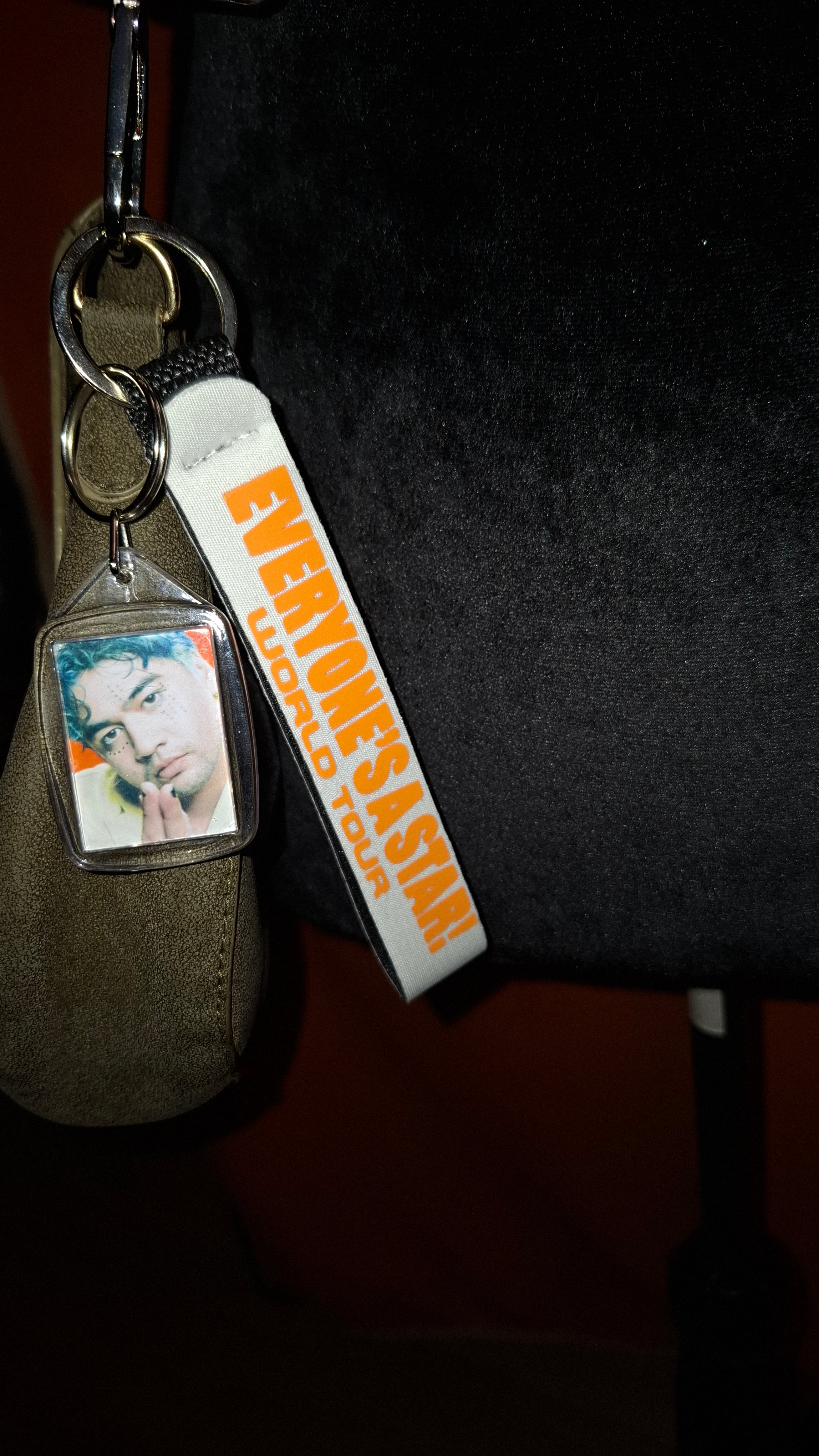 5Sos everyone's a Star Calum keychain