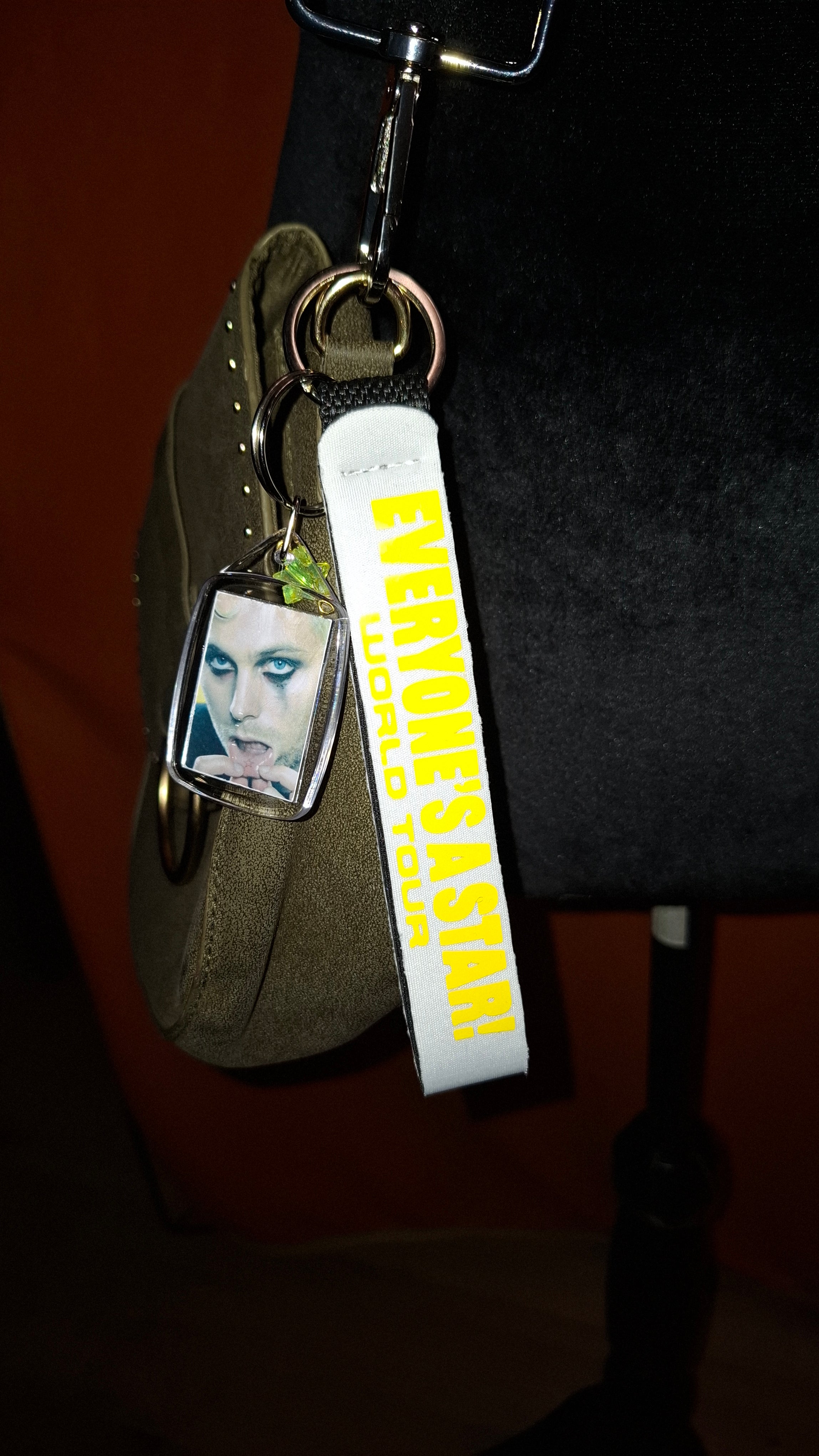 5Sos everyone's a Star Luke keychain